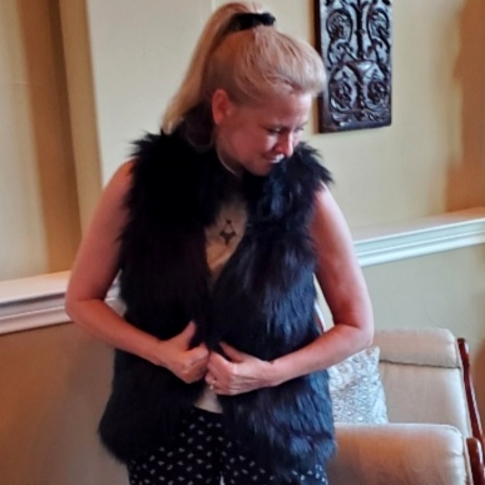 Black Fuax Fur Vest sz S-M